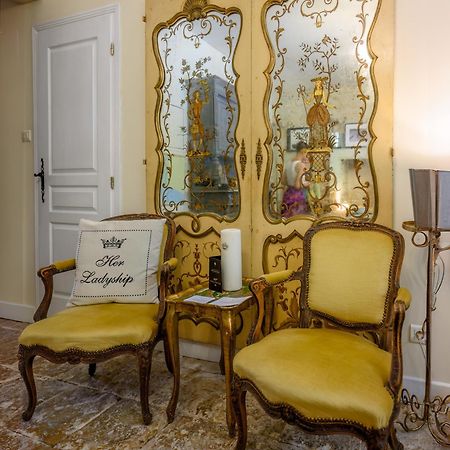 Champagne House - Elegance, Luxury And Charm Bed & Breakfast Кондом Екстериор снимка