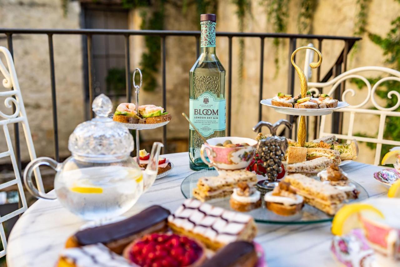 Champagne House - Elegance, Luxury And Charm Bed & Breakfast Кондом Екстериор снимка