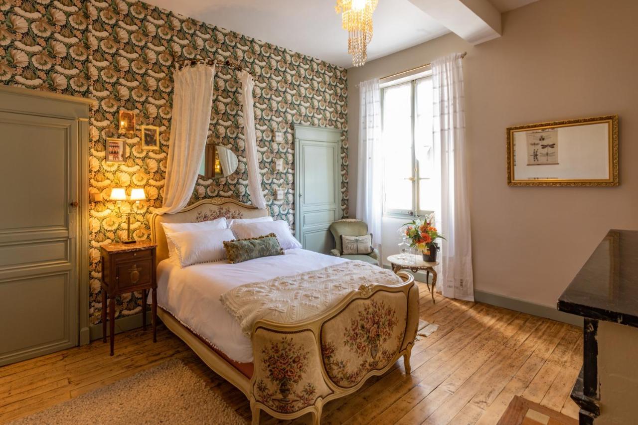 Champagne House - Elegance, Luxury And Charm Bed & Breakfast Кондом Екстериор снимка