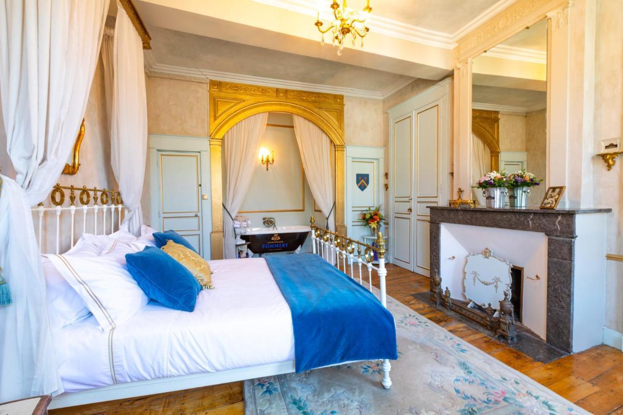 Champagne House - Elegance, Luxury And Charm Bed & Breakfast Кондом Екстериор снимка