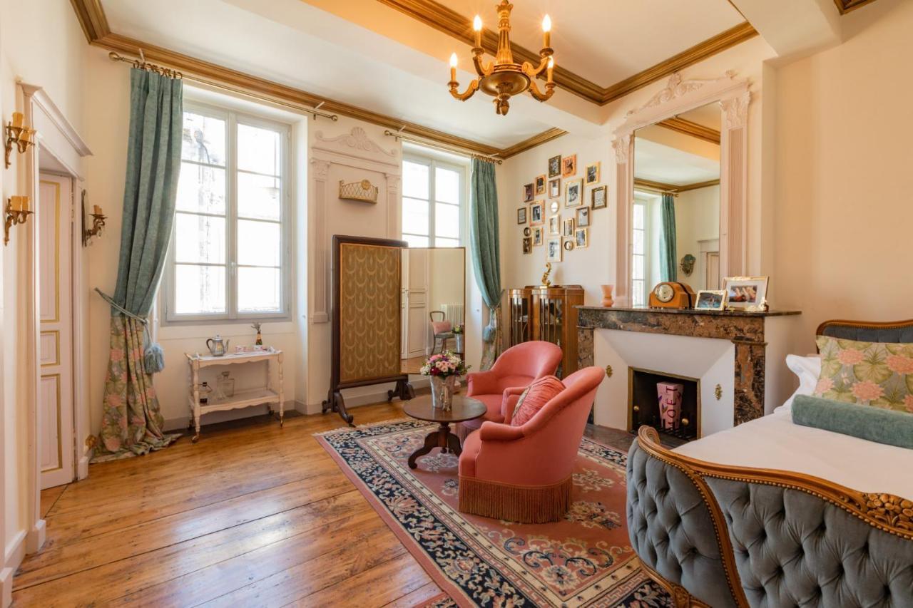 Champagne House - Elegance, Luxury And Charm Bed & Breakfast Кондом Екстериор снимка