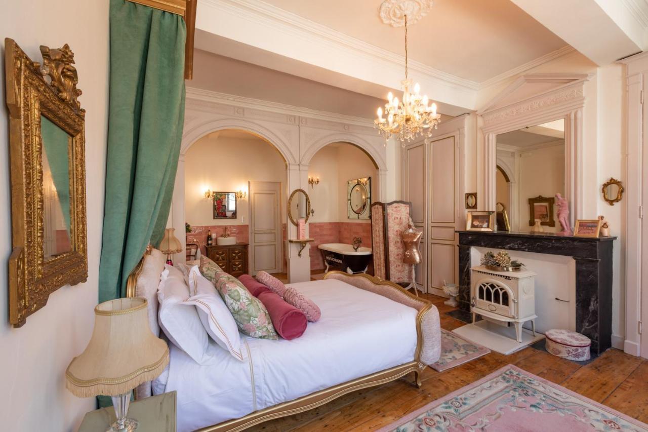 Champagne House - Elegance, Luxury And Charm Bed & Breakfast Кондом Екстериор снимка