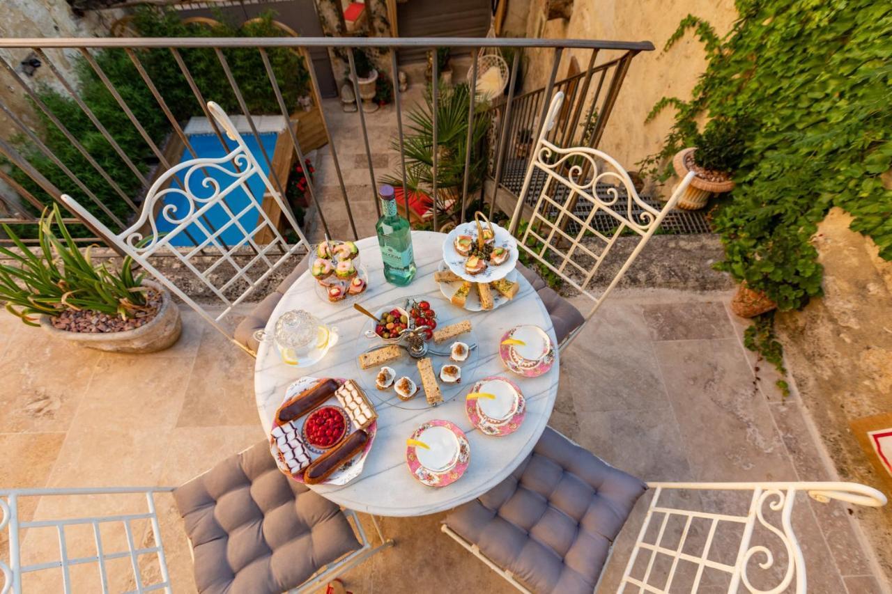 Champagne House - Elegance, Luxury And Charm Bed & Breakfast Кондом Екстериор снимка