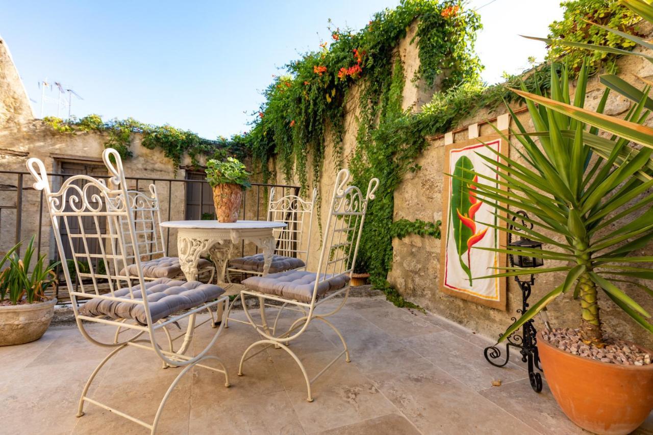 Champagne House - Elegance, Luxury And Charm Bed & Breakfast Кондом Екстериор снимка