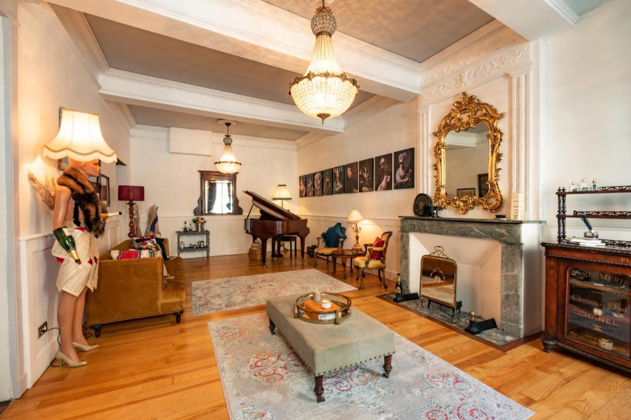 Champagne House - Elegance, Luxury And Charm Bed & Breakfast Кондом Екстериор снимка