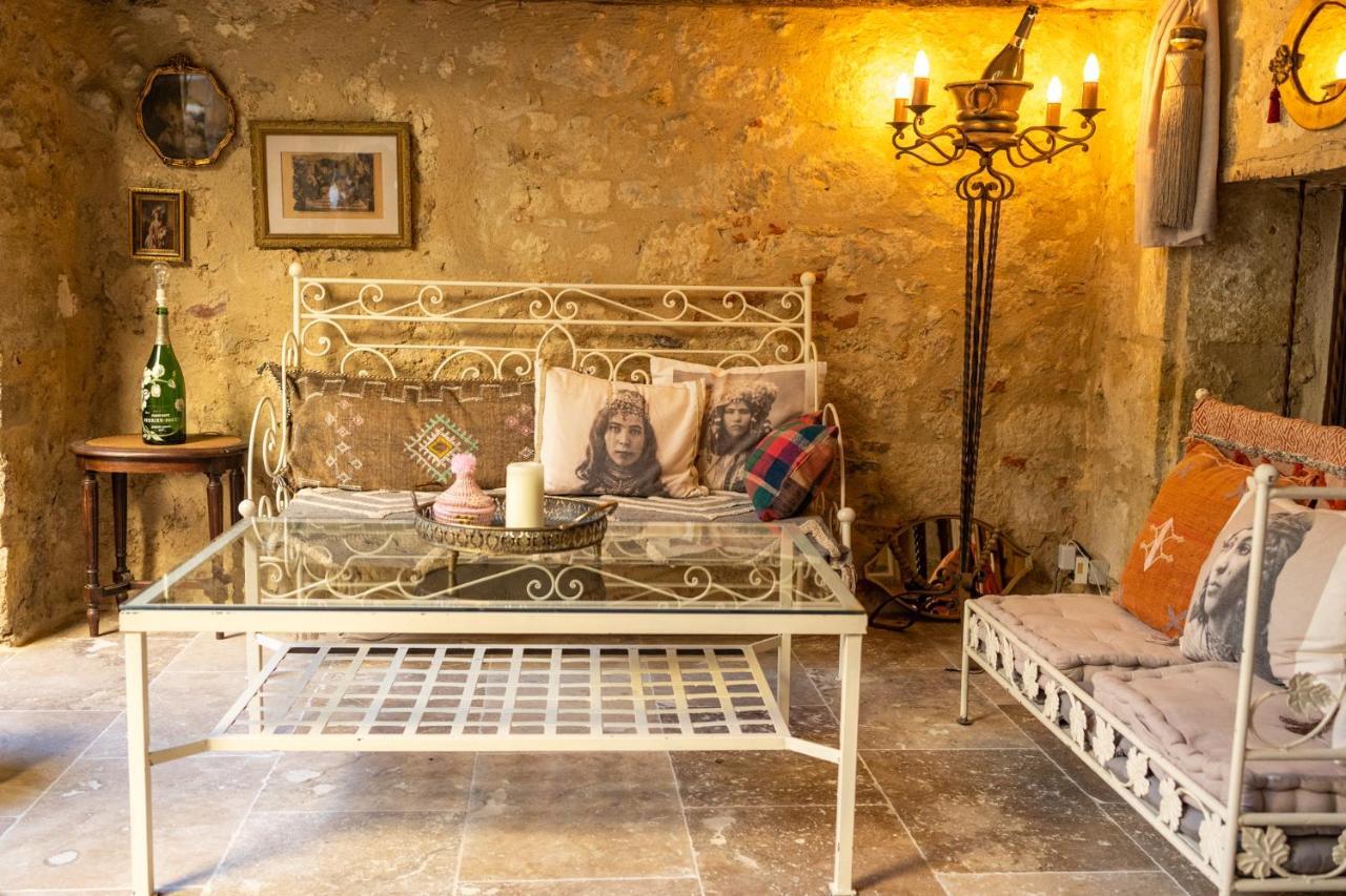 Champagne House - Elegance, Luxury And Charm Bed & Breakfast Кондом Екстериор снимка