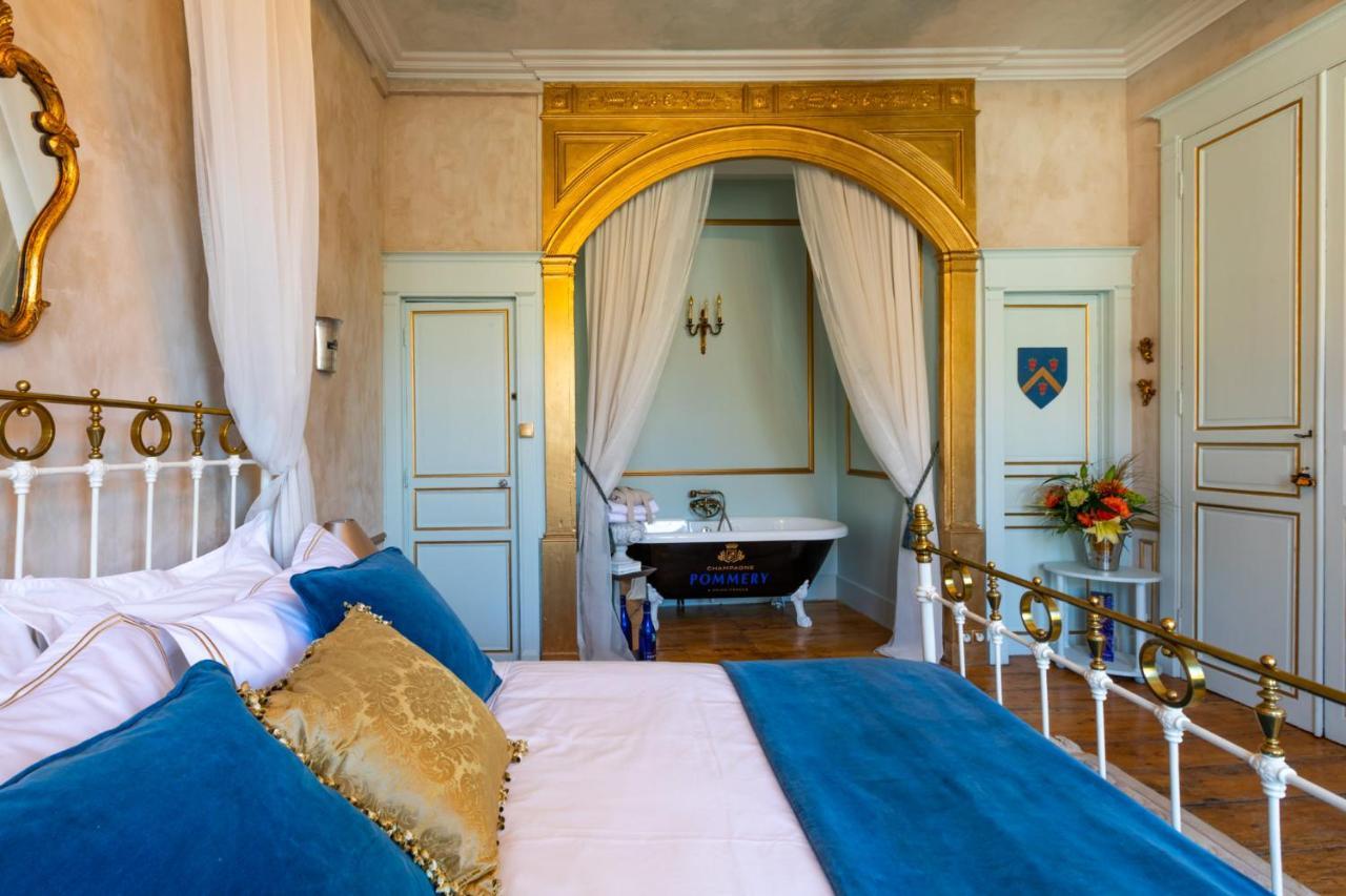 Champagne House - Elegance, Luxury And Charm Bed & Breakfast Кондом Екстериор снимка