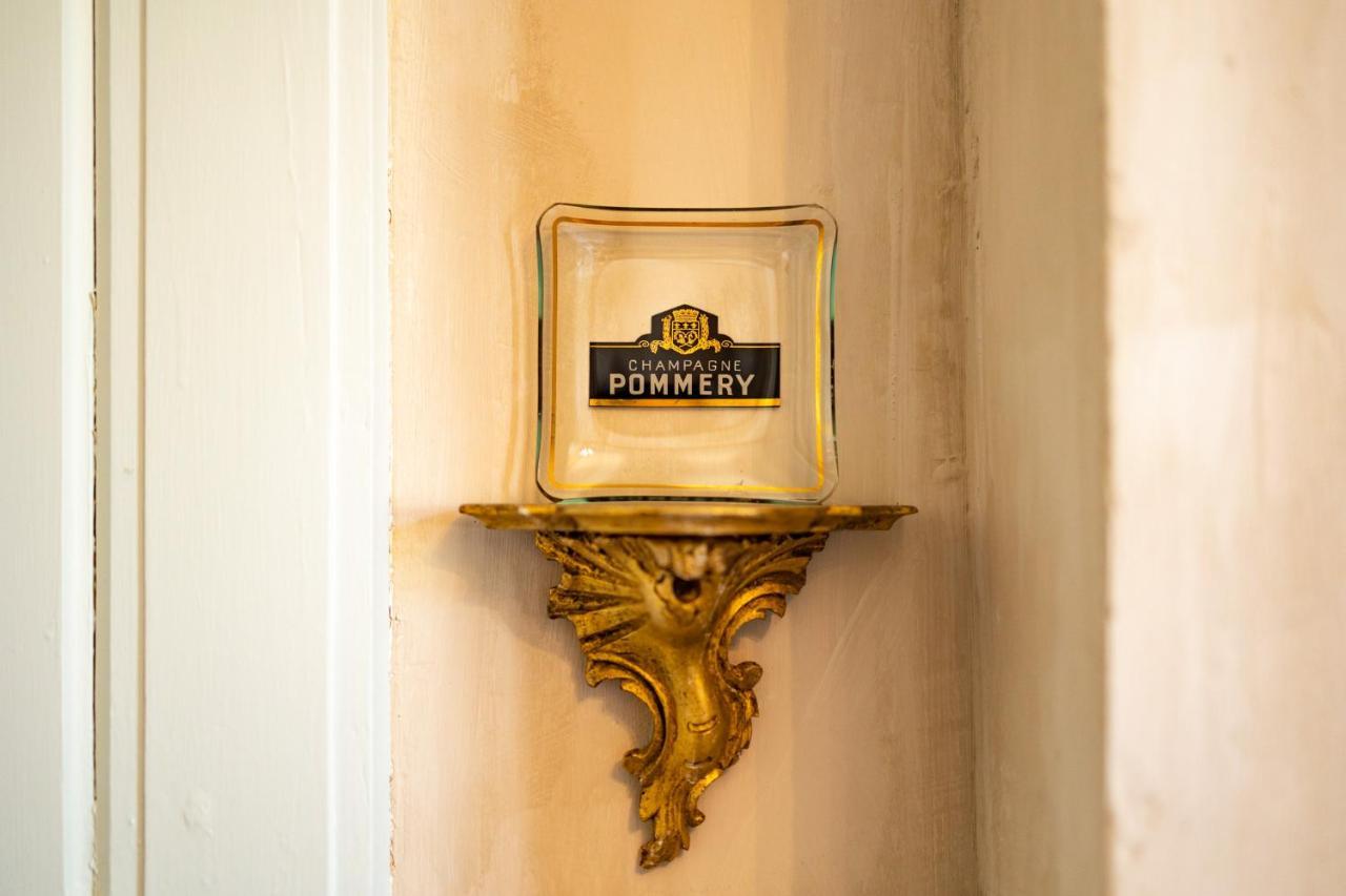 Champagne House - Elegance, Luxury And Charm Bed & Breakfast Кондом Екстериор снимка