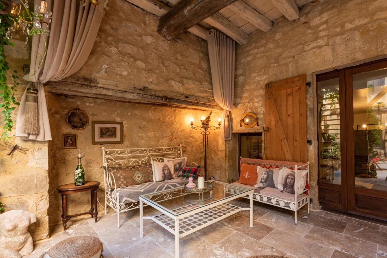 Champagne House - Elegance, Luxury And Charm Bed & Breakfast Кондом Екстериор снимка