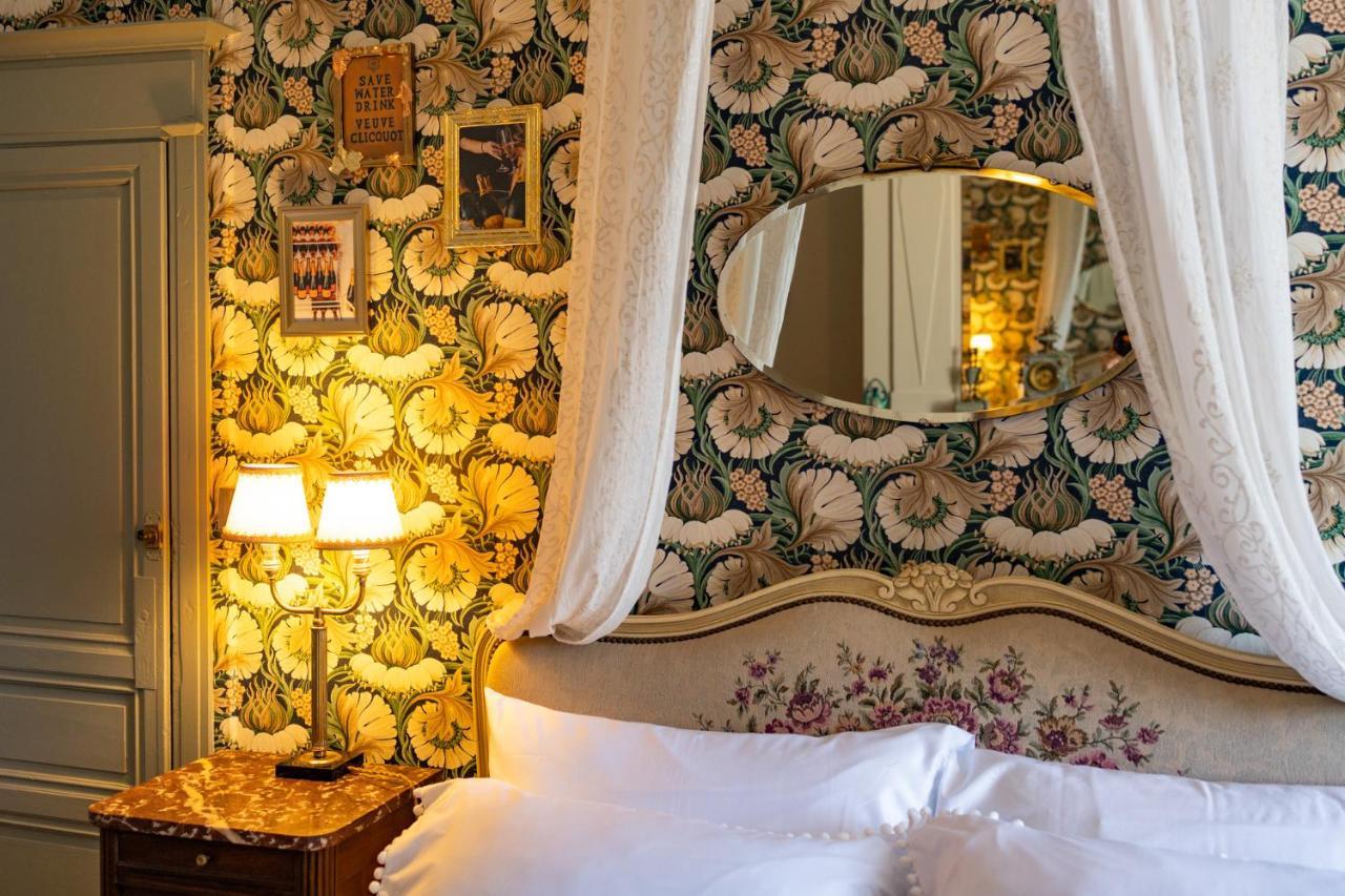 Champagne House - Elegance, Luxury And Charm Bed & Breakfast Кондом Екстериор снимка
