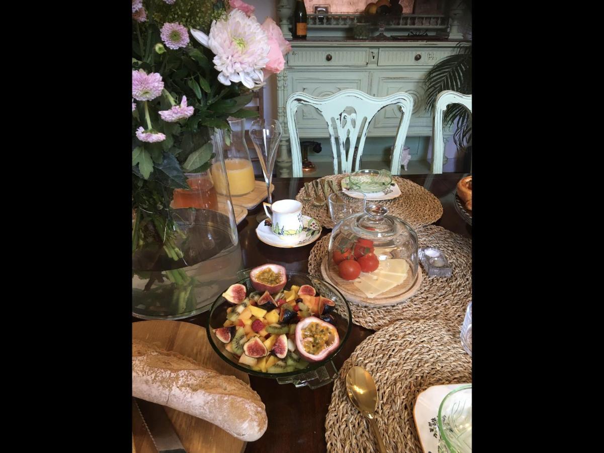 Champagne House - Elegance, Luxury And Charm Bed & Breakfast Кондом Екстериор снимка