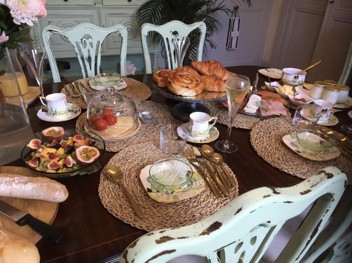 Champagne House - Elegance, Luxury And Charm Bed & Breakfast Кондом Екстериор снимка
