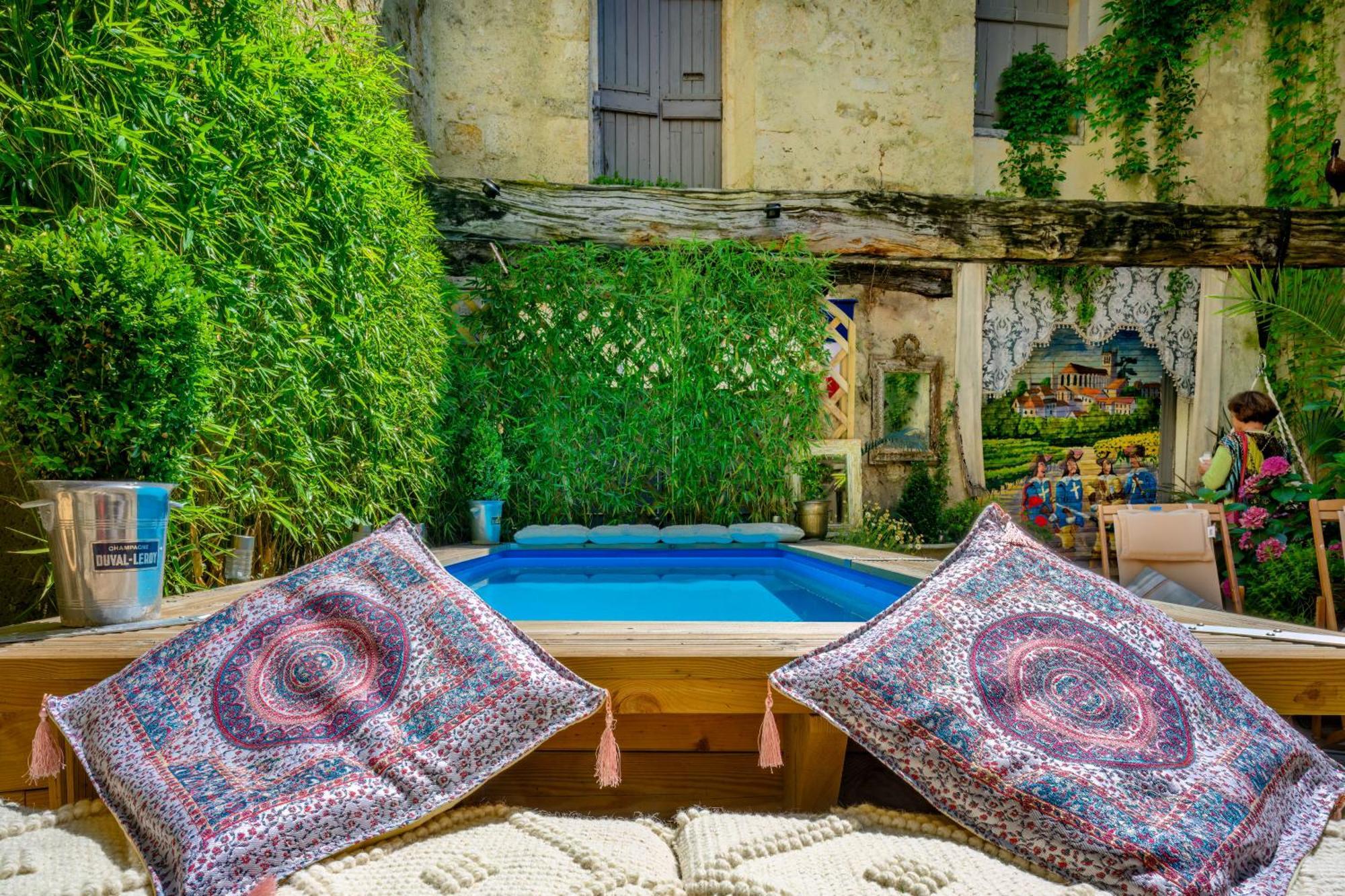 Champagne House - Elegance, Luxury And Charm Bed & Breakfast Кондом Екстериор снимка